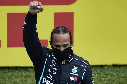 F-1, FIA e Mercedes condenam fala racista de Piquet e enaltecem Lewis Hamilton