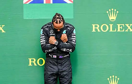 Hamilton passeia na Bélgica e vence mais uma