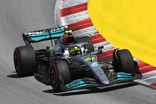 Hamilton aposta em evolução da Mercedes para brigar por vitórias na F-1 em 2023