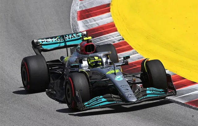 Hamilton aposta em evolução da Mercedes para brigar por vitórias na F-1 em 2023