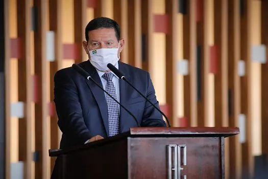 Mourão defende voto impresso e critica Judiciário por se manifestar contra