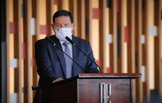 Mourão defende voto impresso e critica Judiciário por se manifestar contra