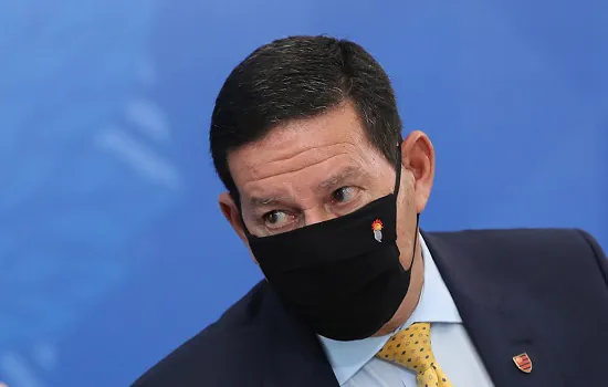 Mourão diz que faltou “princípio de liderança” ao governo federal na pandemia