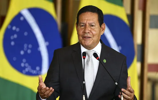 Mourão: Forças Armadas não são agência ambiental