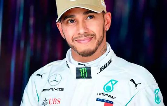 Mercedes revela conserto de carro de Hamilton em 3h30 após batida em treino