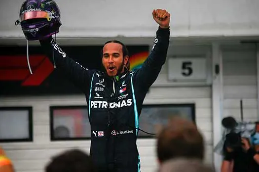 Hamilton vence na Hungria, se iguala a Schumacher e assume liderança da Fórmula 1