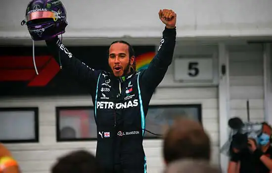 Hamilton vence na Hungria