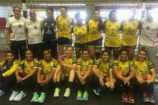 Handebol feminino de Ribeirão Pires participa da Copa Hummel