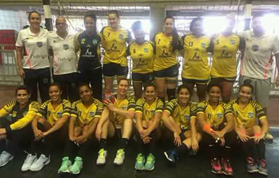 Handebol feminino de Ribeirão Pires participa da Copa Hummel