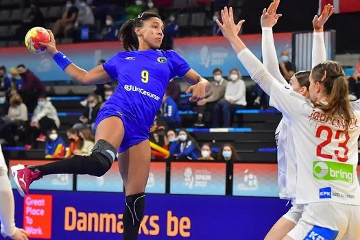 Seleção feminina de handebol perde da Dinamarca e cai nas quartas do Mundial