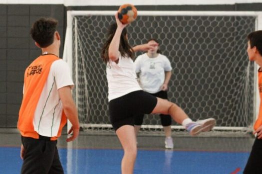 Estudantes do Colégio ARBOS embarcam neste sábado para torneios de handebol na Europa