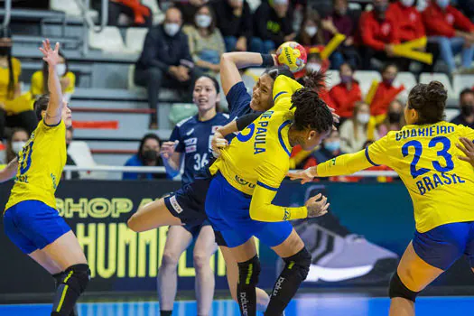 Brasil se classifica para segunda fase do Mundial feminino de handebol