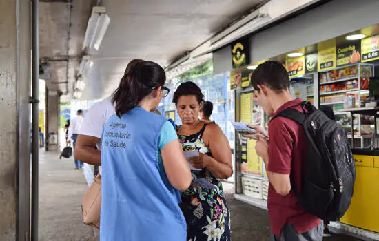 Prefeitura realiza orientação sobre hanseníase no Terminal Diadema