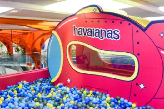 Havaianas cria piscina de bolinhas com Fini em loja Conceito de São Paulo