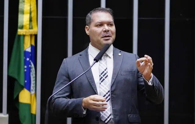 Governo Lula nomeia ex-deputado bolsonarista