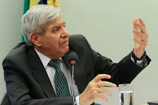 Ataque de Augusto Heleno agrava tensão com Congresso