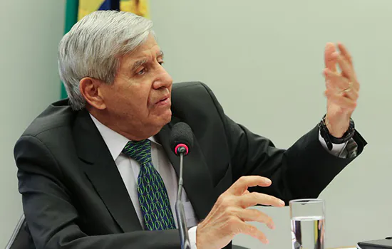 Ataque de Augusto Heleno agrava tensão com Congresso