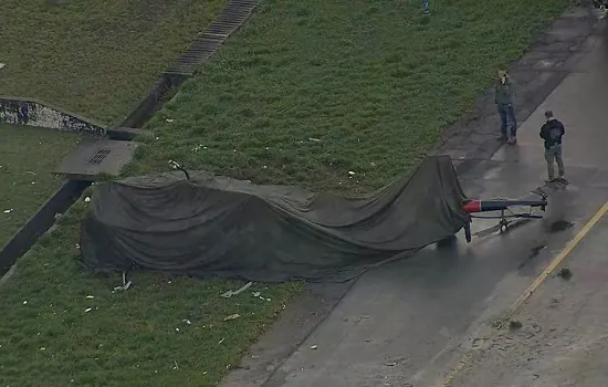 Helicóptero da Polícia Civil de São Paulo tomba no Campo de Marte