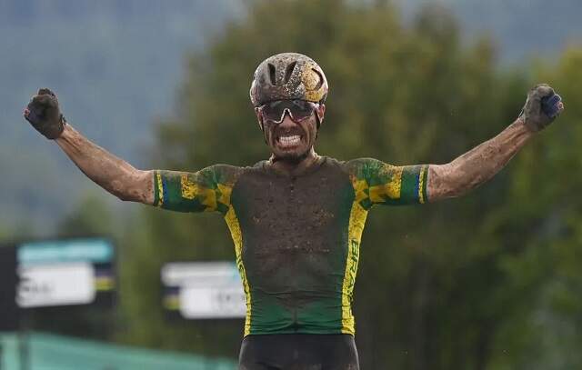 Brasileiro Henrique Avancini é bicampeão da maratona no Mundial de mountain bike