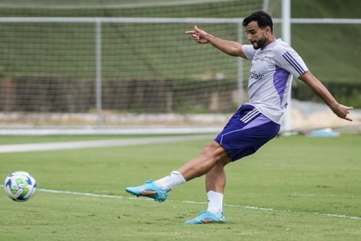 Cruzeiro relaciona Henrique Dourado após Fifa liberar atacante de longa punição da China