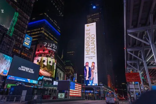 De volta a Nova Iorque: Henrique & Juliano estreiam EP “To Be” na Times Square