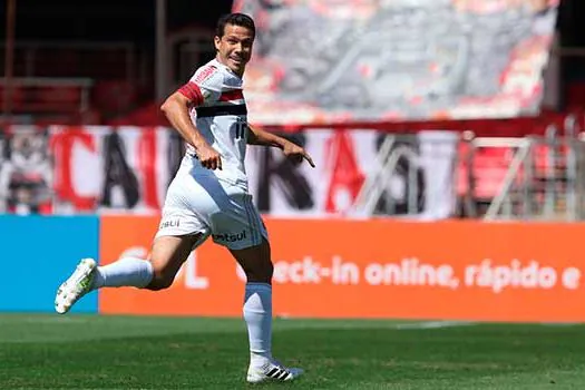 Com gol nos acréscimos, São Paulo vence Corinthians em clássico no Morumbi