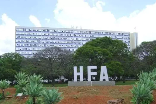 Bolsonaro chega a hospital das Forças Armadas em Brasília