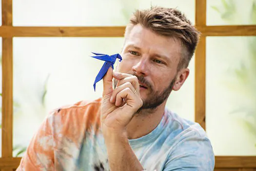 Rodrigo Hilbert e seus talentos: agora arriscando no origami