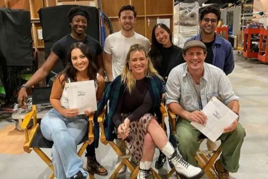 Hilary Duff divulga primeiras imagens de ‘How I Met Your Father’