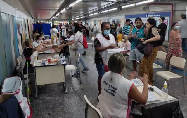 Estação Marechal Deodoro recebe ação de prevenção a infecções sexualmente transmissíveis