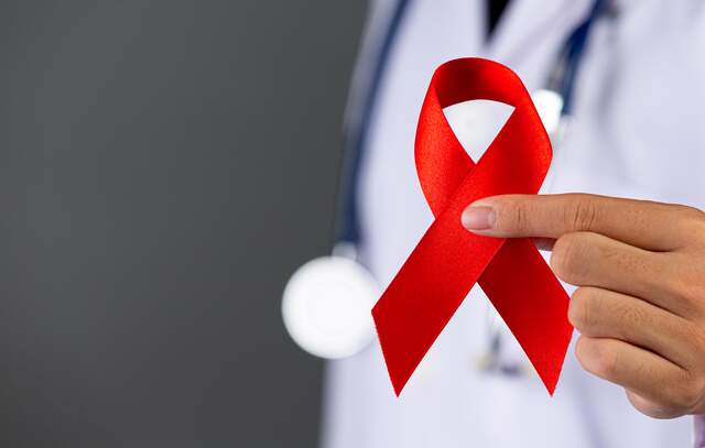 HIV: 'Infecções e mortes estão caindo mas não rápido o suficiente' diz diretor da OMS