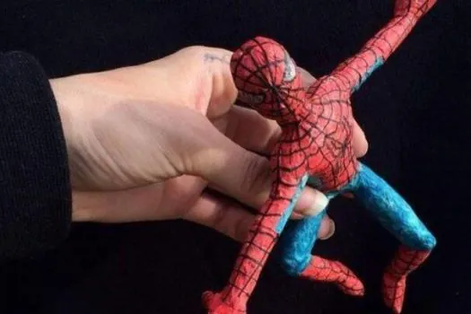 Fã do Homem-Aranha, Bernardo, 4, é enterrado com roupa do herói em Blumenau