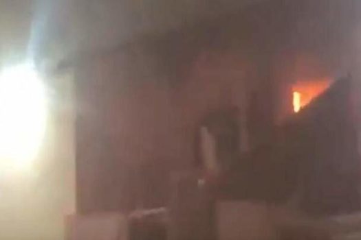 Homem pula do 1º andar de prédio durante incêndio e sobrevive em Goiânia