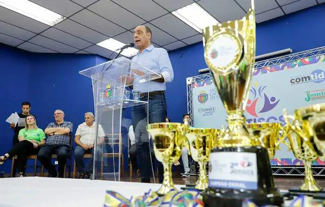 Auricchio homenageia atletas bicampeões dos Jogos da Terceira Idade de São Caetano