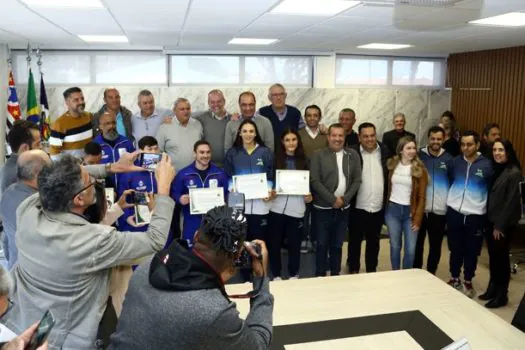 Auricchio homenageia atletas medalhistas do taekwondo e da ginástica