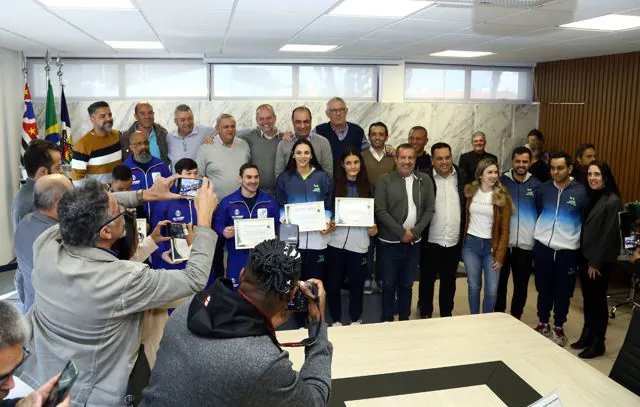 Auricchio homenageia atletas medalhistas do taekwondo e da ginástica