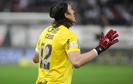 Cássio é homenageado por recorde no Corinthians e se emociona: “É gratificante”