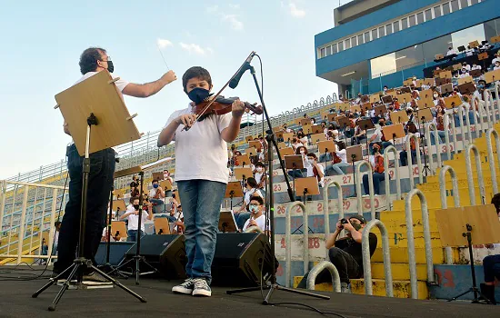 Santo André homenageia profissionais da enfermagem com apresentação do Projeto Locomotiva