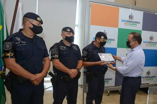 Prefeitura de São Bernardo homenageia guardas municipais após grande apreensão de drogas