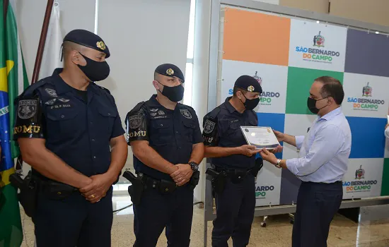 Prefeitura de São Bernardo homenageia guardas municipais após grande apreensão de drogas