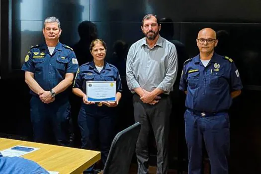 São Bernardo homenageia GCMs que salvaram bebê de asfixia