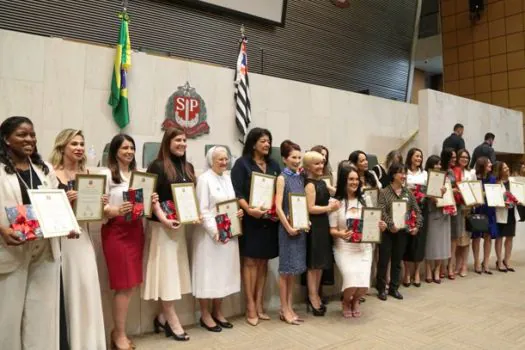 Governador participa de evento em homenagem às mulheres na Alesp