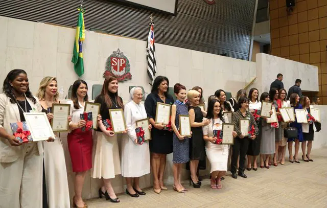 Governador participa de evento em homenagem às mulheres na Alesp