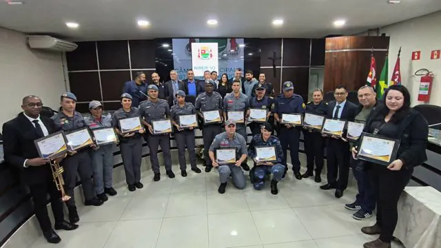 Câmara de Ribeirão Pires realiza homenagem às forças policiais da cidade