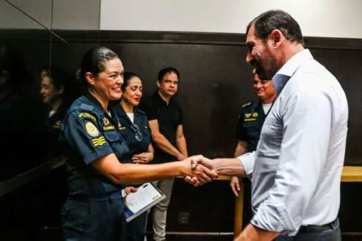 São Bernardo homenageia GCMs que desmantelaram roubo de carga de cigarros