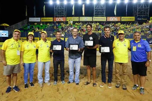 CBV: Campeões olímpicos em Atenas, Ricardo/Emanuel são homenageados pelos 15 anos do feito