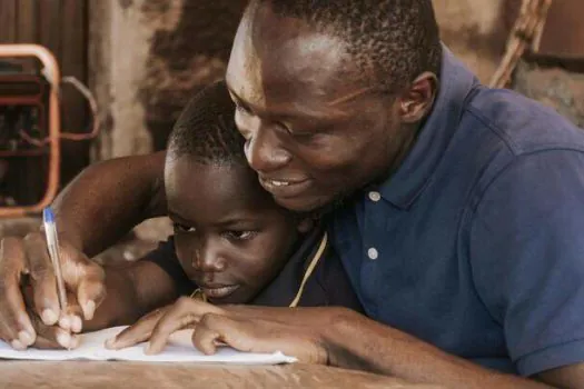 Negros morreram por disparos 4 vezes mais que brancos no Brasil em 10 anos