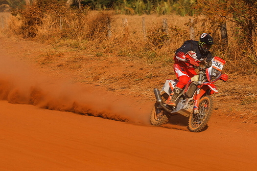 Bissinho Zavatti amplia vantagem na liderança na geral das motos do Sertões 2022