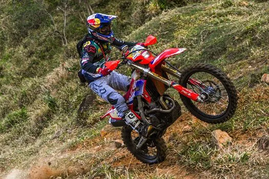 Bruno Crivilin e Bárbara Neves completam primeiro dia do Enduro da Independência 2022