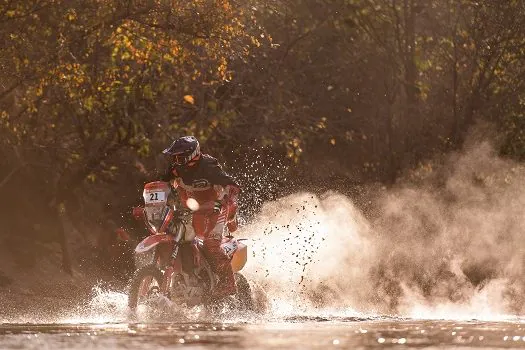 Equipe Honda Racing faz dobradinha entre as motos na 12ª etapa do Sertões 2022